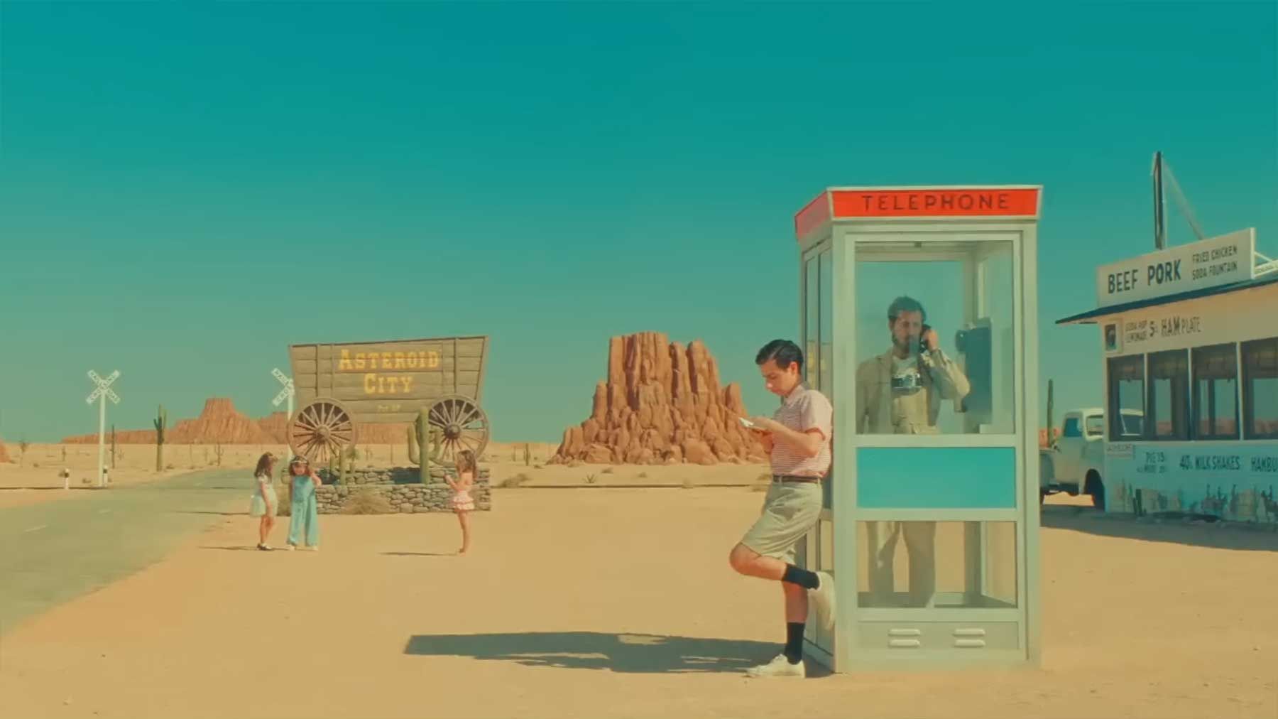 Online il nuovo ufficiale trailer del prossimo film di Wes Anderson, dal titolo Asteroid City