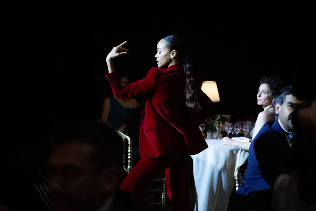 Zoe Saldana in una scena di Emilia Perez, il nuovo film di Jacques Audiard presentato in anteprima a Cannes77.