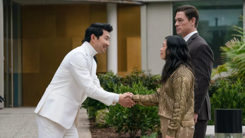 La recensione di Jackpot - Se vinci ti uccido, la commedia con Awkwafina e John Cena