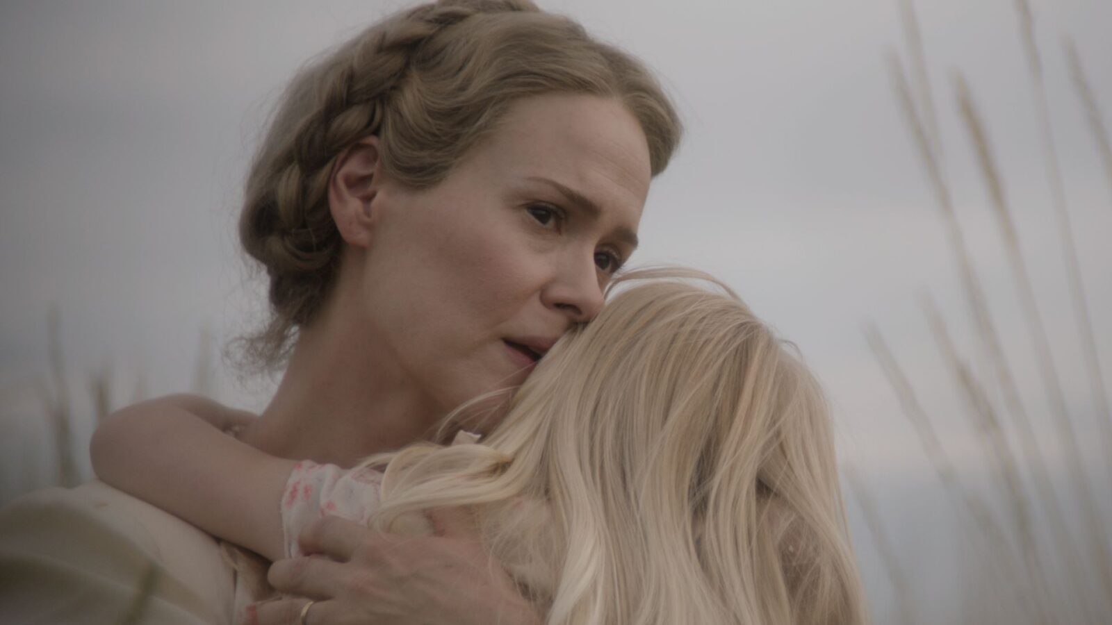 La trama, il trailer, il cast e quando vedere in streaming Hold your breath, con Sarah Paulson