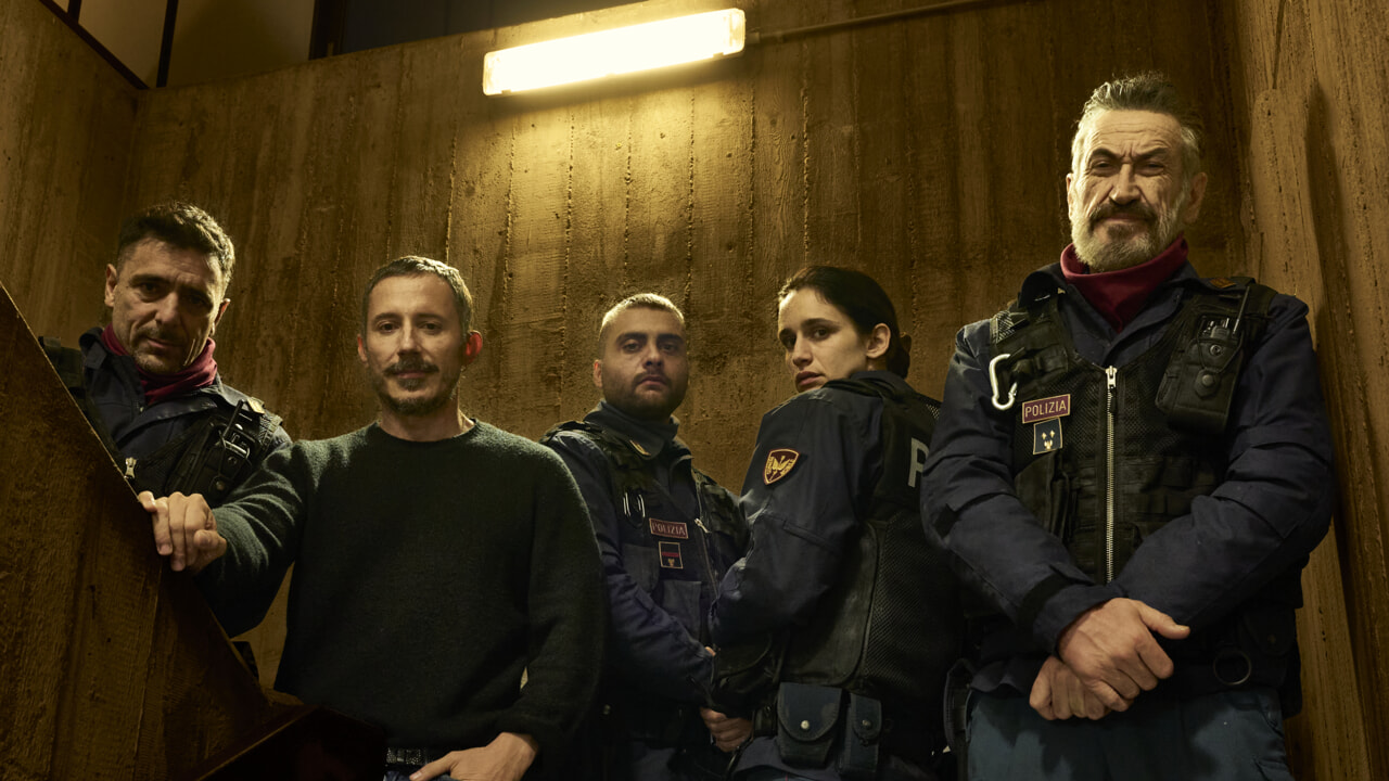 ACAB: trama, cast, quando e dove vederla in streaming e tutto ciò che c'è sapere sulla serie con Marco Giallini