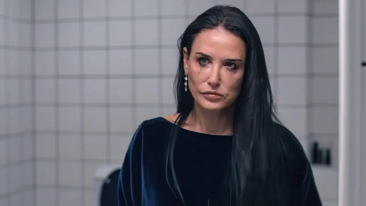 Demi Moore in The Substance, diretto da Coralie Fargeat