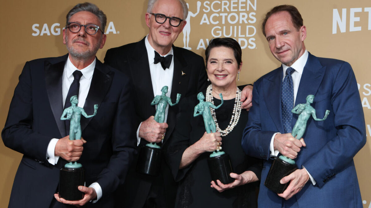 Sergio Castellitto, John Lithgow, Isabella Rossellini e Ralph Fiennes, vincitori di un SAG Award per Conclave (2024), diretto da Edward Berger